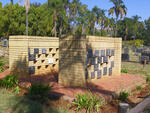 13. Memorial wall / Gedenkmuur